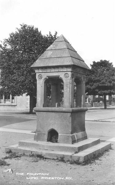 The Fountain.JPG - Holgates Memorial Fountain opposite the Maypole Green  which was  The Concrete  at the time of the picture.  (The next image shows the reverse of this postcard) 
